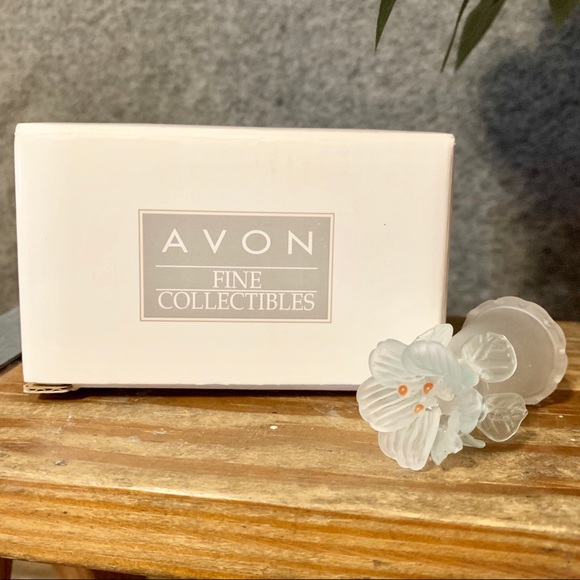 Vintage Avon Fine Collectables Floral Thimble - Picture 4 of 4